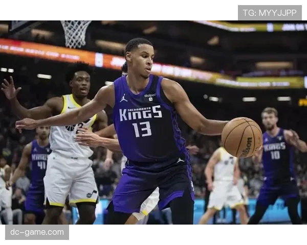 加拿大篮球新星穆雷闪耀国际赛场，助力球队再创佳绩