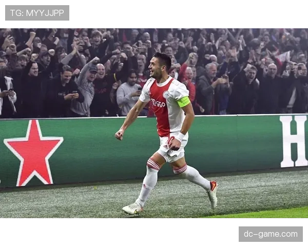 阿贾克斯重夺联赛冠军，年轻球员表现稳健成关键