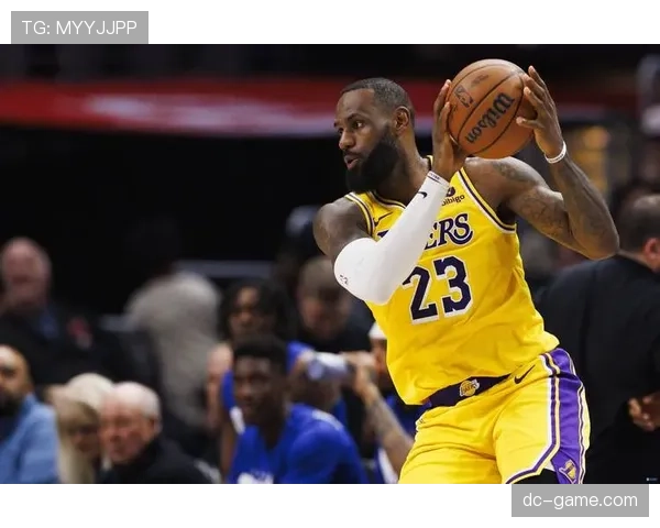 詹姆斯全能表现助球队状态回升，重燃争冠希望